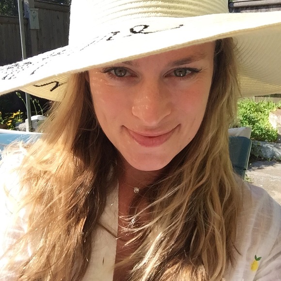 WELCOME TO MY CLOSET - Picture 4 of 8